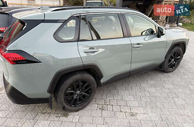 Внедорожник / Кроссовер Toyota RAV4 2021 в 