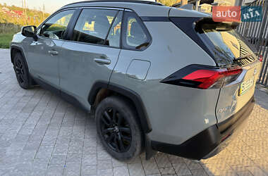 Внедорожник / Кроссовер Toyota RAV4 2021 в 