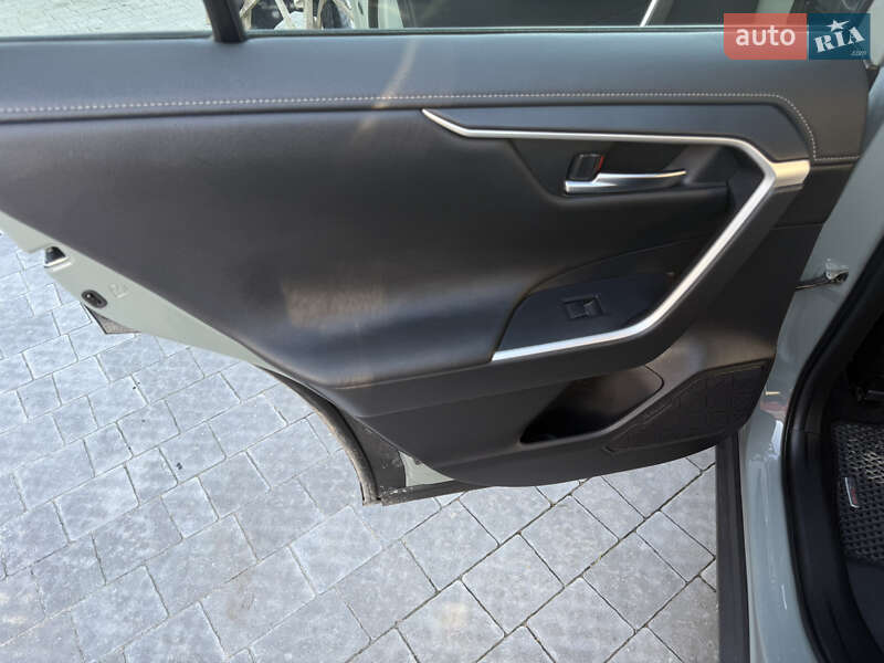 Внедорожник / Кроссовер Toyota RAV4 2021 в Тернополе