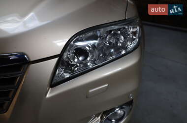 Внедорожник / Кроссовер Toyota RAV4 2011 в 