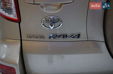 Внедорожник / Кроссовер Toyota RAV4 2011 в 