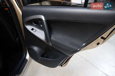 Внедорожник / Кроссовер Toyota RAV4 2011 в 