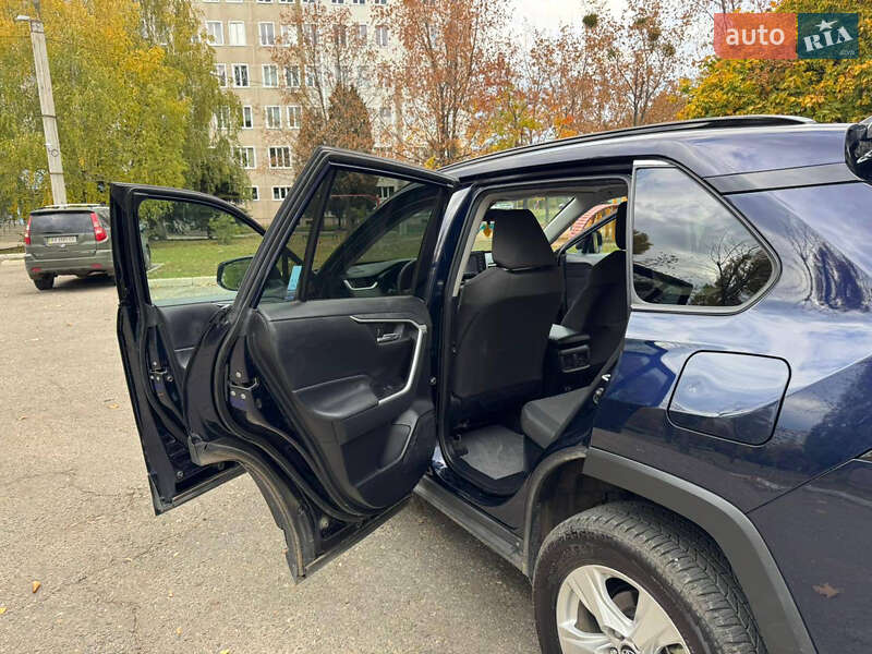Позашляховик / Кросовер Toyota RAV4 2020 в Харкові