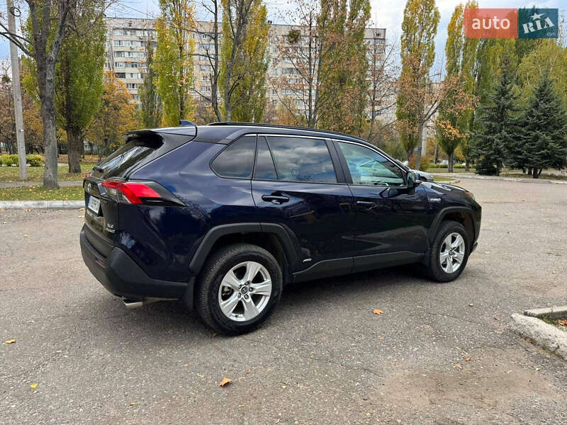 Позашляховик / Кросовер Toyota RAV4 2020 в Харкові