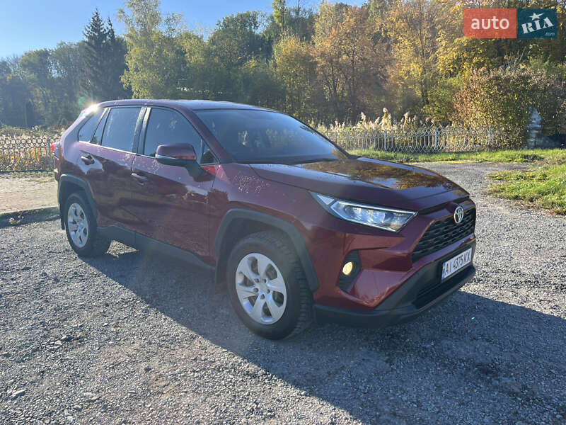 Внедорожник / Кроссовер Toyota RAV4 2020 в Софиевской Борщаговке