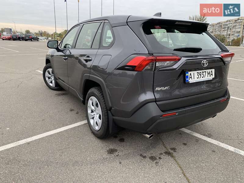 Внедорожник / Кроссовер Toyota RAV4 2020 в Киеве