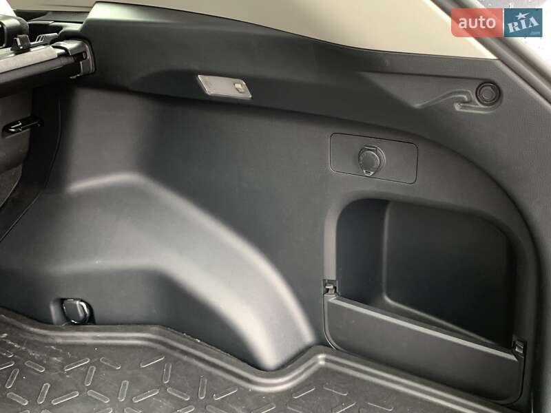 Внедорожник / Кроссовер Toyota RAV4 2020 в Киеве