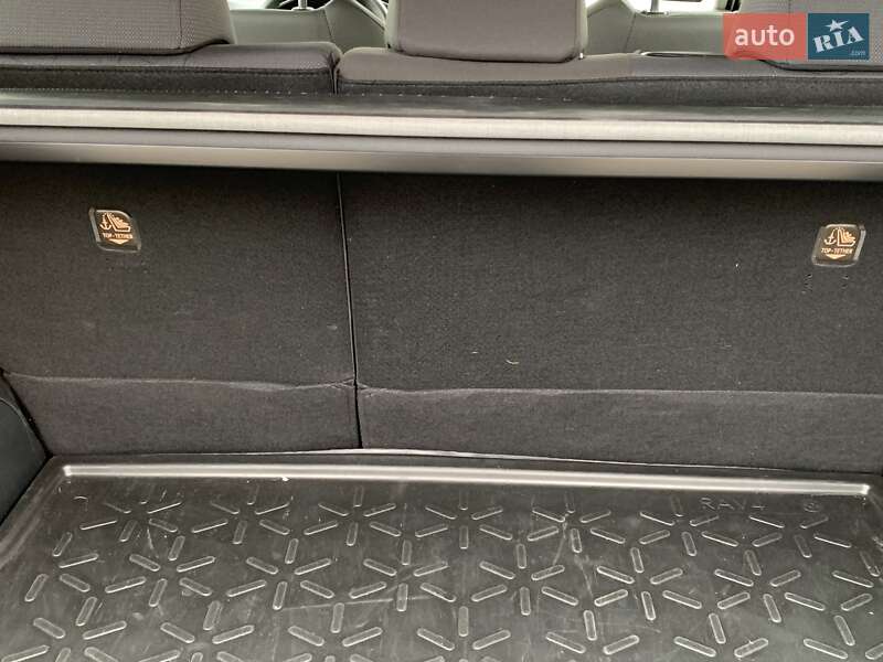 Внедорожник / Кроссовер Toyota RAV4 2020 в Киеве