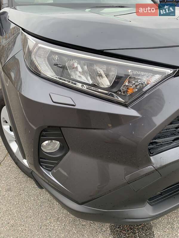 Внедорожник / Кроссовер Toyota RAV4 2020 в Киеве