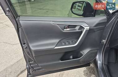 Внедорожник / Кроссовер Toyota RAV4 2021 в 