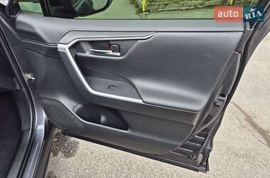 Внедорожник / Кроссовер Toyota RAV4 2021 в 