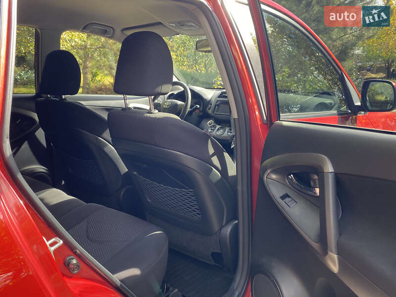 Внедорожник / Кроссовер Toyota RAV4 2012 в Киеве