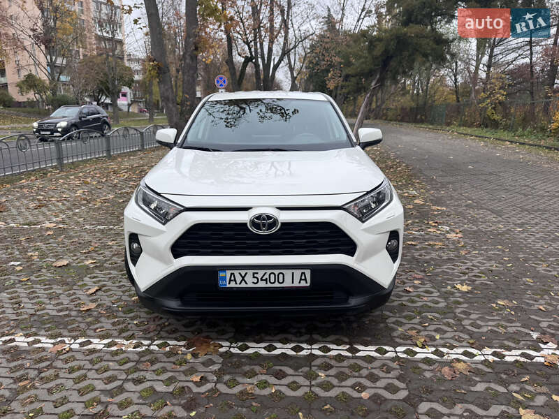 Позашляховик / Кросовер Toyota RAV4 2021 в Харкові