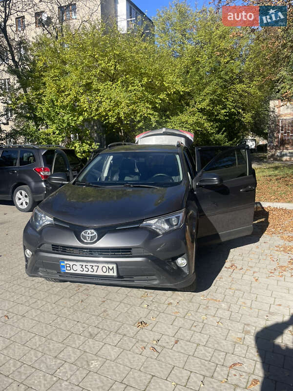 Позашляховик / Кросовер Toyota RAV4 2016 в Львові фото Позашляховик / Кросовер Toyota RAV4 2016 в Львові