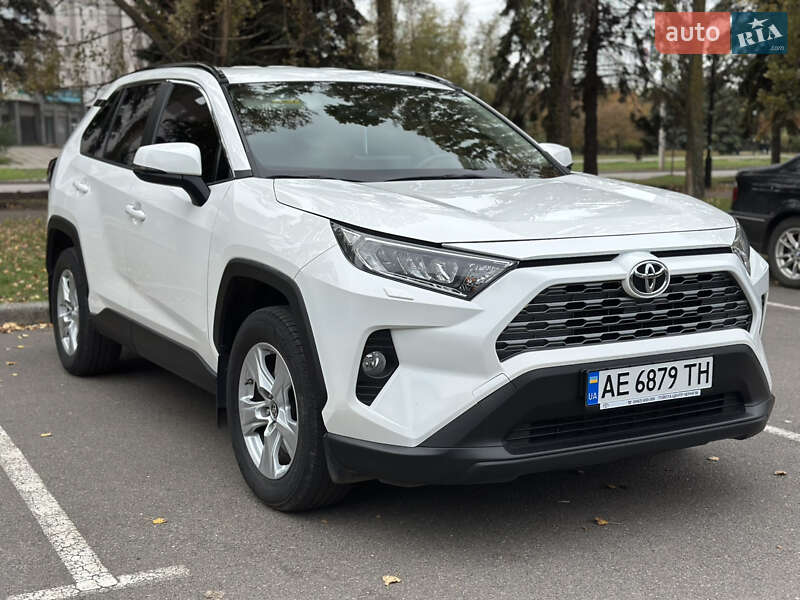 Внедорожник / Кроссовер Toyota RAV4 2021 в Кривом Роге