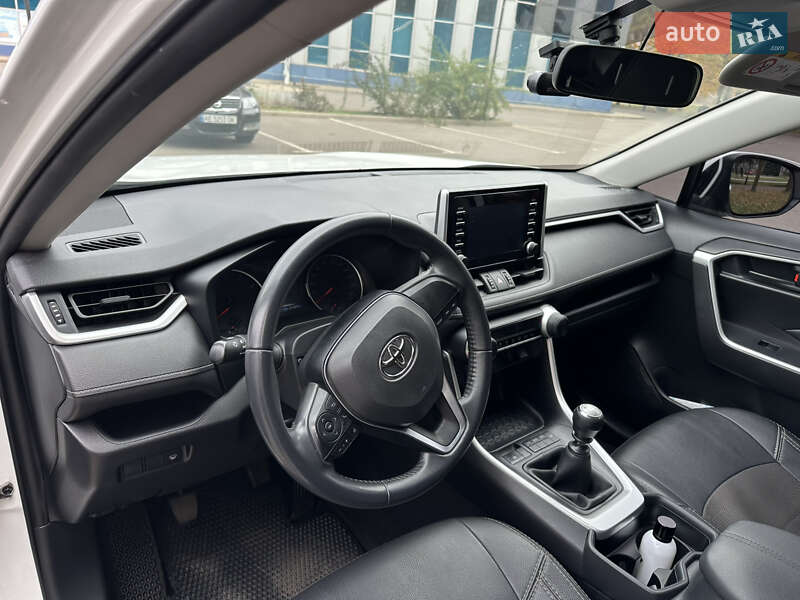 Внедорожник / Кроссовер Toyota RAV4 2021 в Кривом Роге