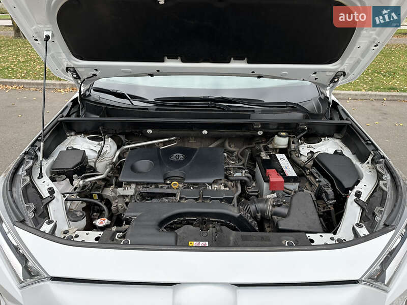 Внедорожник / Кроссовер Toyota RAV4 2021 в Кривом Роге