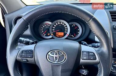 Внедорожник / Кроссовер Toyota RAV4 2011 в 