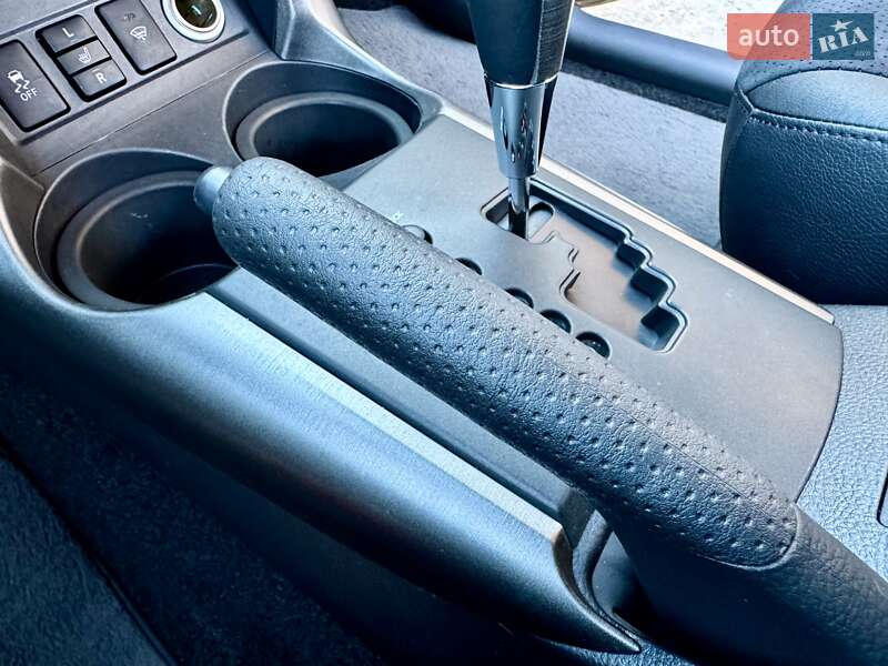 Позашляховик / Кросовер Toyota RAV4 2011 в Дніпрі