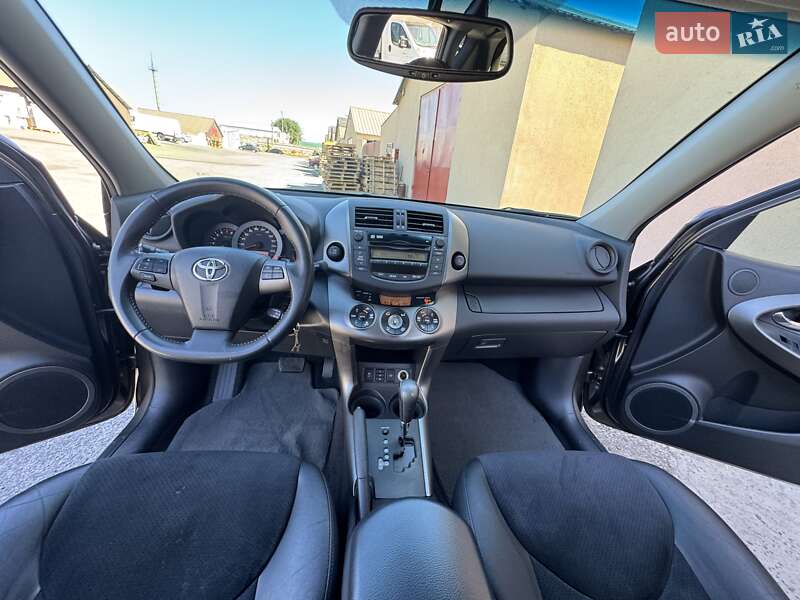 Позашляховик / Кросовер Toyota RAV4 2011 в Дніпрі
