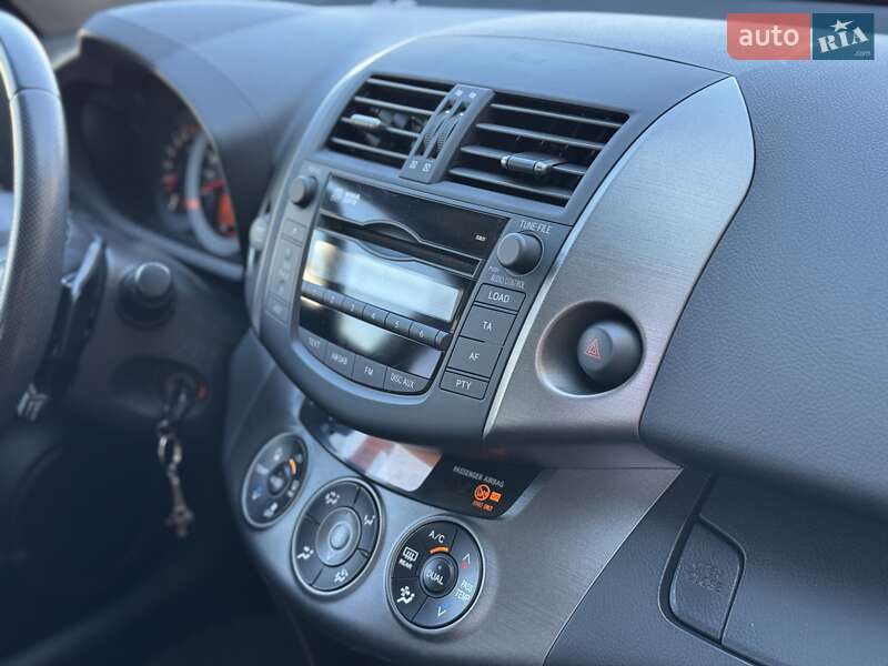 Позашляховик / Кросовер Toyota RAV4 2011 в Дніпрі