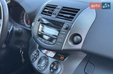 Внедорожник / Кроссовер Toyota RAV4 2011 в 