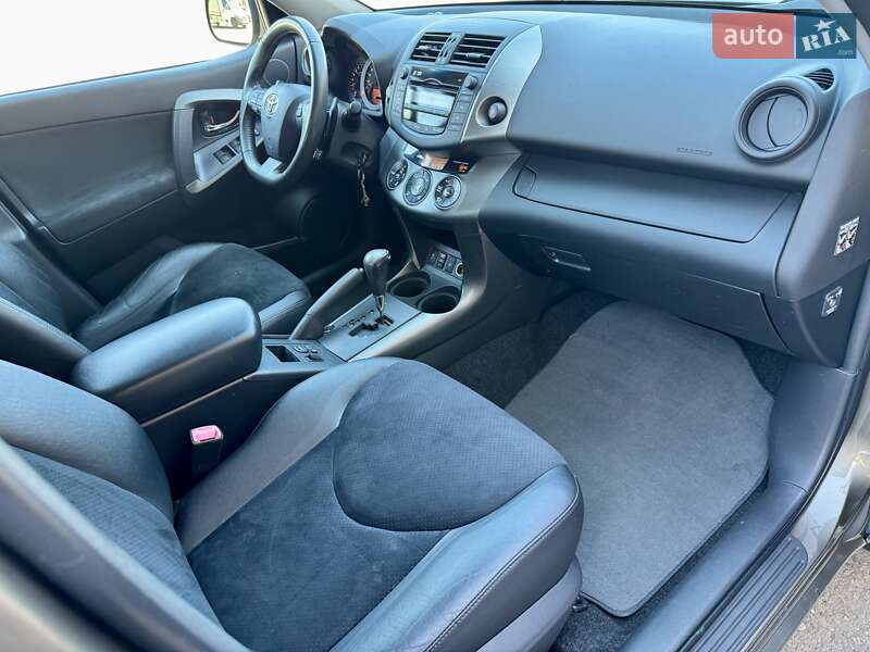 Позашляховик / Кросовер Toyota RAV4 2011 в Дніпрі