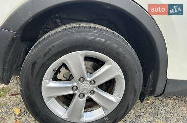 Внедорожник / Кроссовер Toyota RAV4 2013 в 