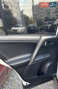 Внедорожник / Кроссовер Toyota RAV4 2013 в 