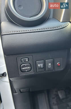 Внедорожник / Кроссовер Toyota RAV4 2013 в 