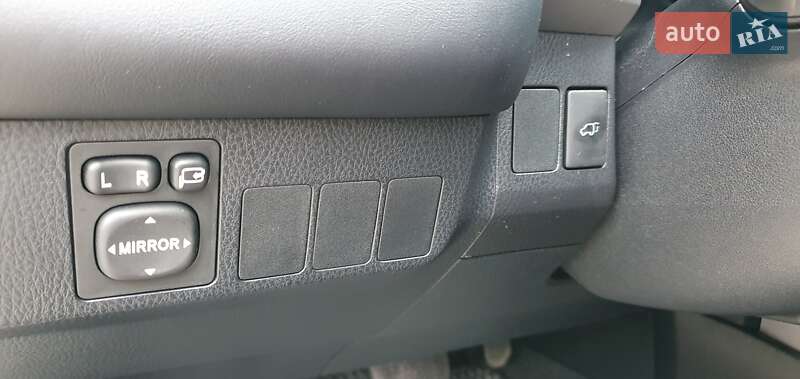 Позашляховик / Кросовер Toyota RAV4 2017 в Харкові фото 11 Позашляховик / Кросовер Toyota RAV4 2017 в Харкові