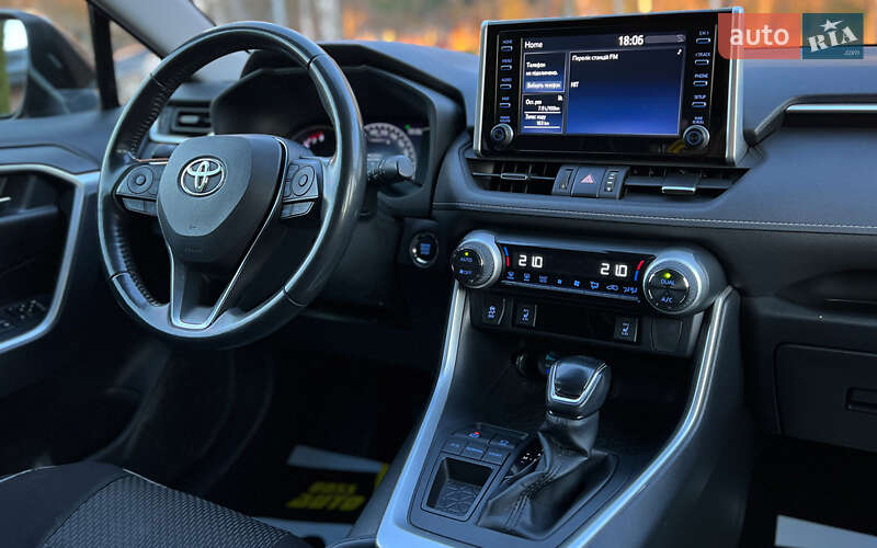 Позашляховик / Кросовер Toyota RAV4 2020 в Львові фото 19 Позашляховик / Кросовер Toyota RAV4 2020 в Львові