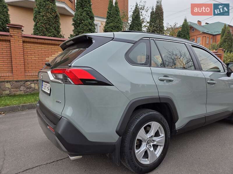 Внедорожник / Кроссовер Toyota RAV4 2020 в Хмельницком