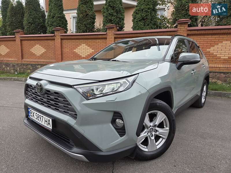 Внедорожник / Кроссовер Toyota RAV4 2020 в Хмельницком