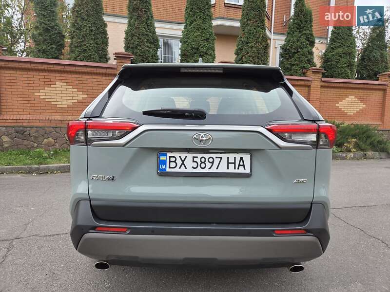 Внедорожник / Кроссовер Toyota RAV4 2020 в Хмельницком
