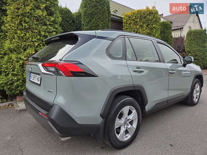Внедорожник / Кроссовер Toyota RAV4 2020 в Хмельницком