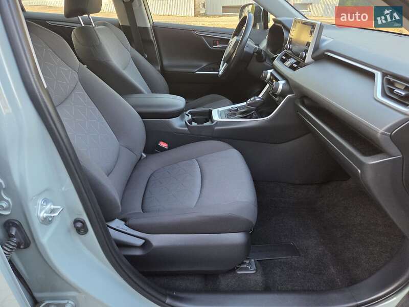 Внедорожник / Кроссовер Toyota RAV4 2020 в Хмельницком