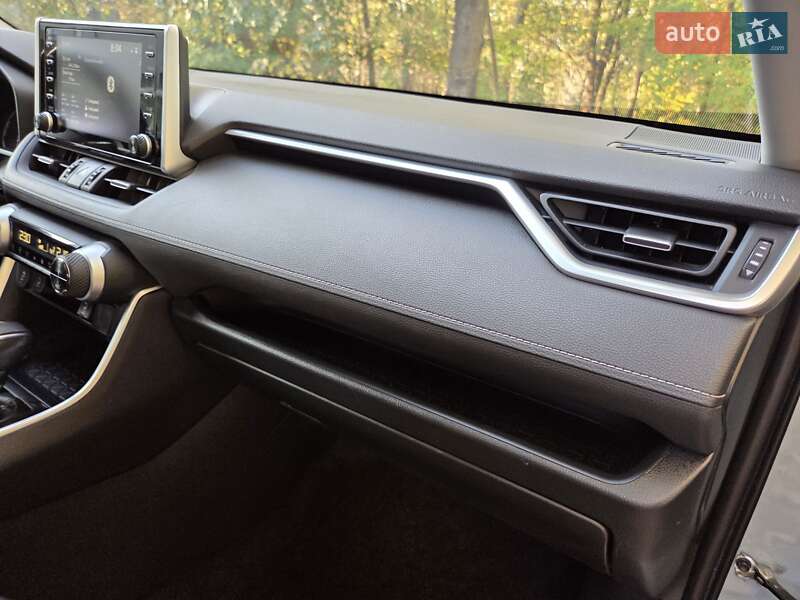 Внедорожник / Кроссовер Toyota RAV4 2020 в Хмельницком