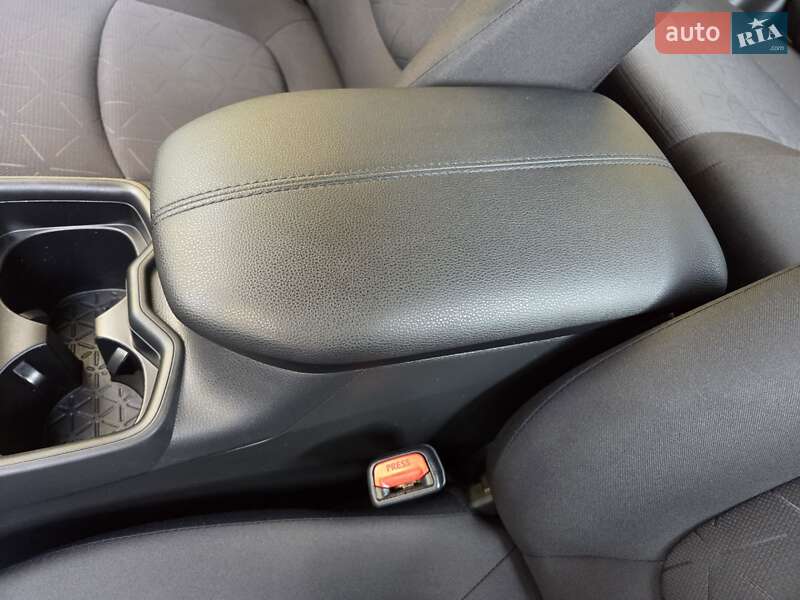 Внедорожник / Кроссовер Toyota RAV4 2020 в Хмельницком