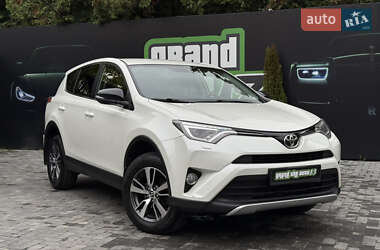 Позашляховик / Кросовер Toyota RAV4 2016 в Києві