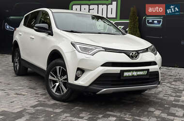 Внедорожник / Кроссовер Toyota RAV4 2016 в 