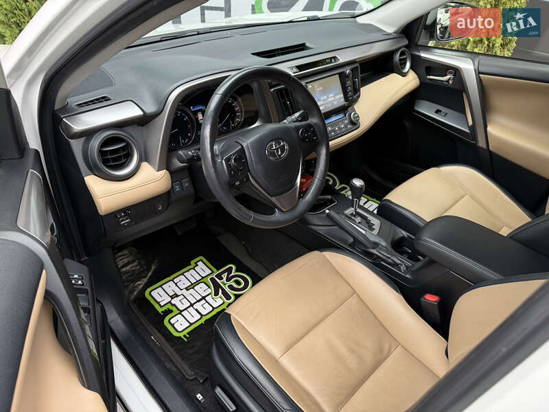 Внедорожник / Кроссовер Toyota RAV4 2016 в Киеве