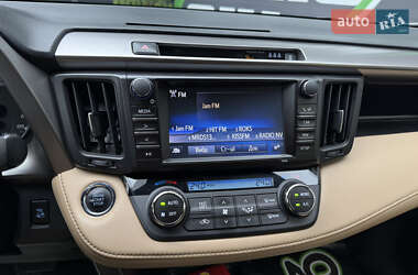 Внедорожник / Кроссовер Toyota RAV4 2016 в 