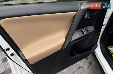 Внедорожник / Кроссовер Toyota RAV4 2016 в 