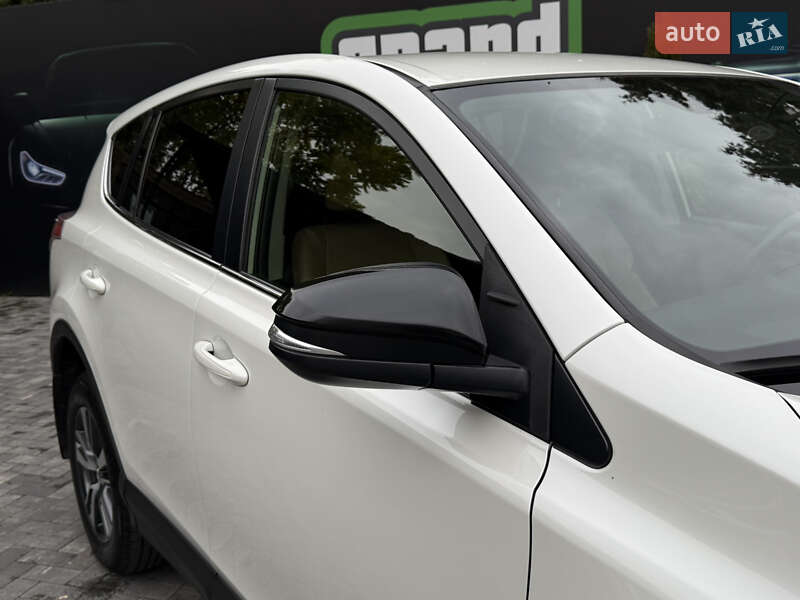 Внедорожник / Кроссовер Toyota RAV4 2016 в Киеве