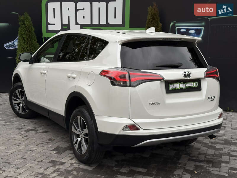 Внедорожник / Кроссовер Toyota RAV4 2016 в Киеве
