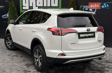 Внедорожник / Кроссовер Toyota RAV4 2016 в 