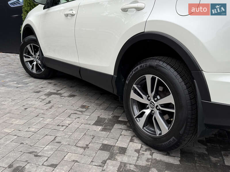 Внедорожник / Кроссовер Toyota RAV4 2016 в Киеве