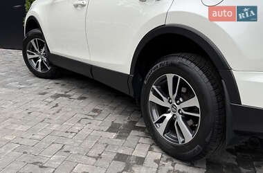 Внедорожник / Кроссовер Toyota RAV4 2016 в 
