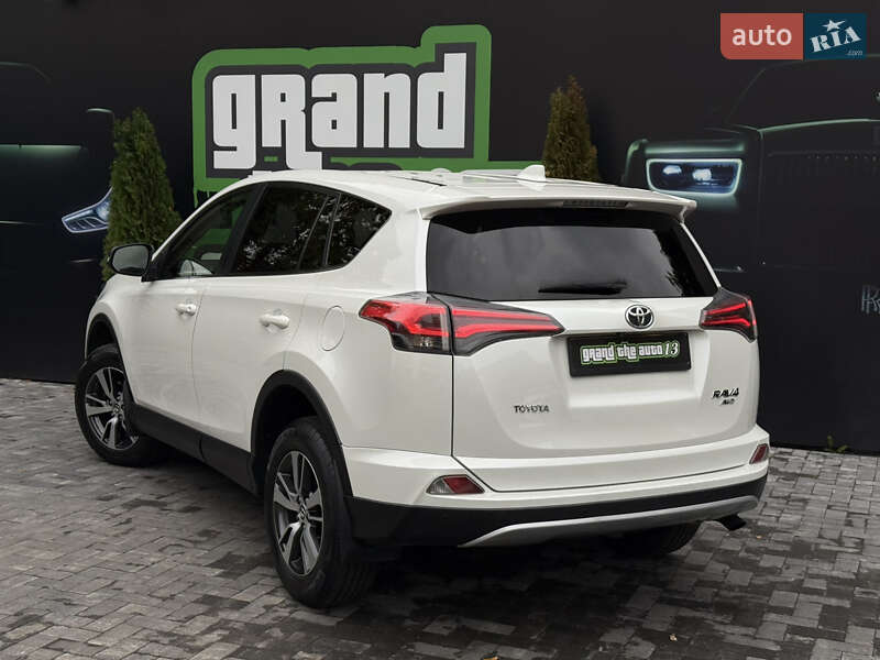 Внедорожник / Кроссовер Toyota RAV4 2016 в Киеве